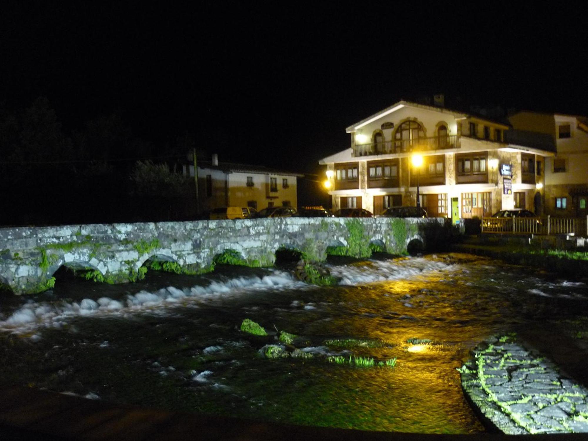 Hotel La Fuentona De Ruente Extérieur photo